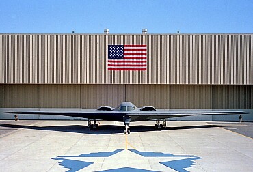 Hydraulic failure and design flaw led to B-2 Bomber crash