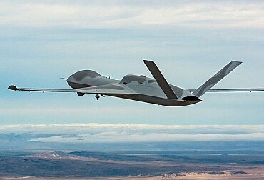 USAF Achieves Breakthrough: F-22 Controls Autonomous MQ-20 Drone in Mid-Air Exercise