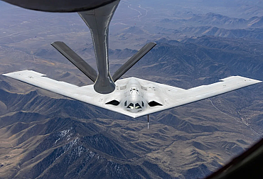 B-21 Raider Clears Key Refueling Test as U.S. Air Force Pushes Toward Operational Service