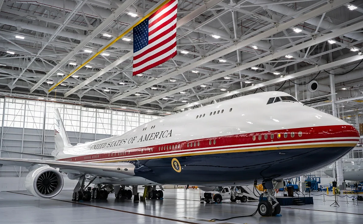 12/23 NEW ボーイング747 エアフォースワン約47cm America's New Air Force One Has Arrived, and the Details Are