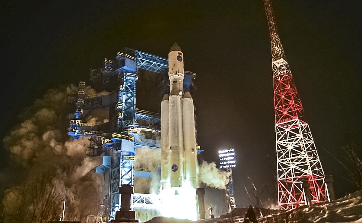 Putin Legalizes Advertising on Russian Rockets as Sanctions Drain Economy
