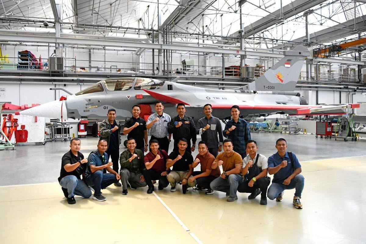 Picture: Indonesian Rafale and its crew at Dassault facility, August 2025 | Dinas Penerangan TNI Angkatan Udara / Public domain