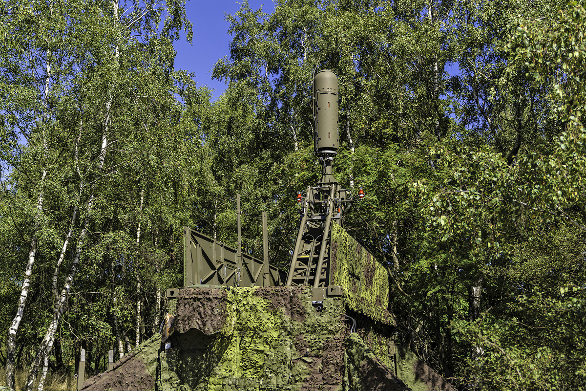 Picture: The first of two sets of the new DPET passive surveillance system were delivered to soldiers of the 532nd Electronic Warfare Battalion (Czech Army) in December last year | ERA