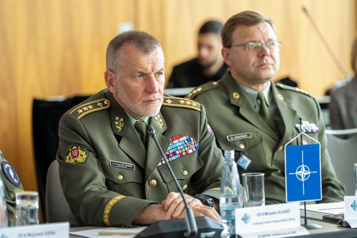 Picture: First Deputy Chief of the General Staff of the Czech Armed Forces, Lt. Gen. Miroslav Hlaváč (left) and Director of the JCBRN Defence COE, Col. David Martínek | act.nato.int