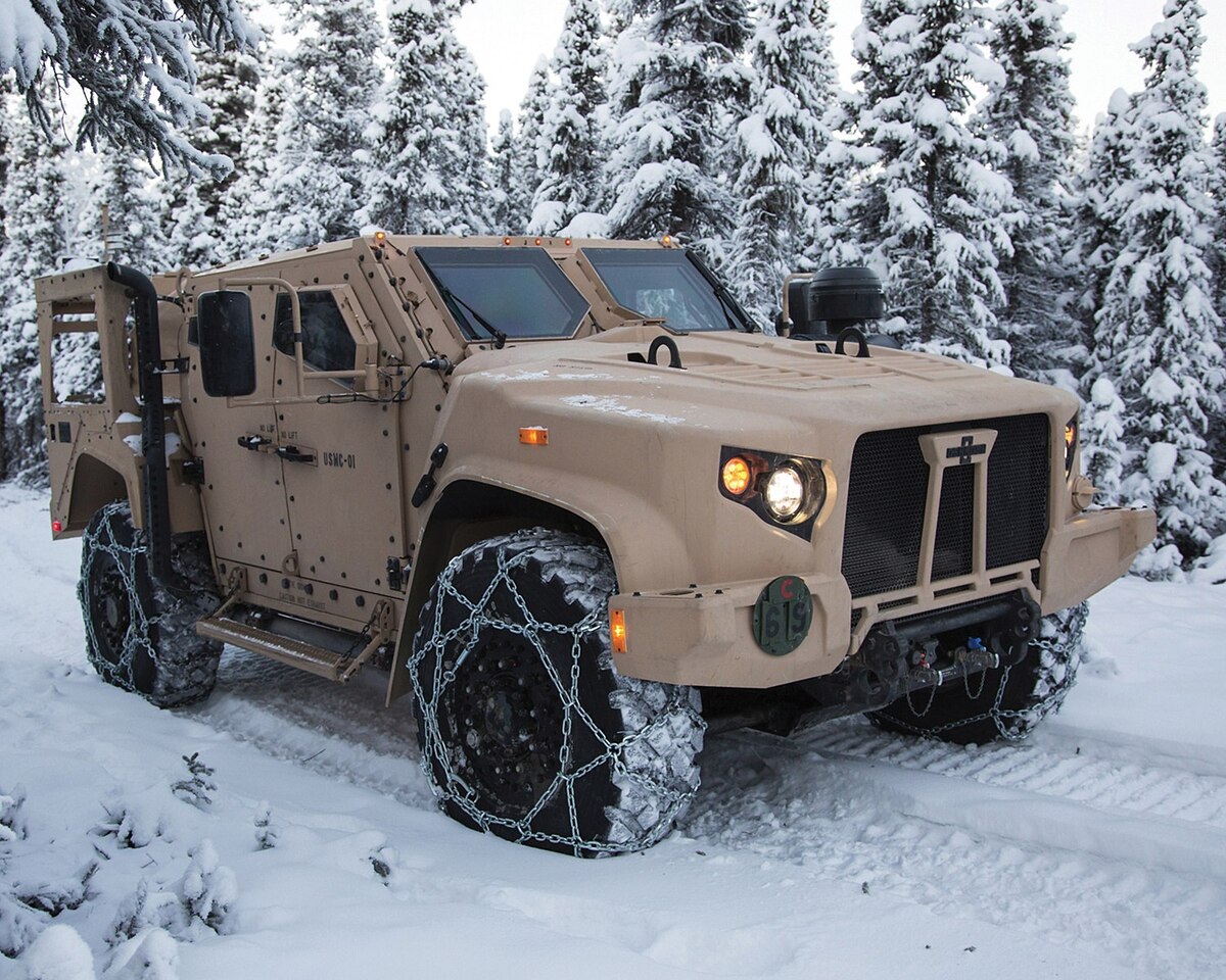 1500px-JLTV-DEC14-4999